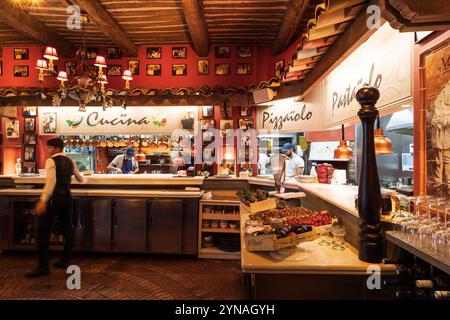 France, Alpes Maritimes (06), Antibes, restaurant chez MAMO Banque D'Images