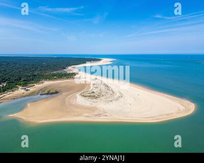 France, Charente-maritime, presqu'île d'Arvert, la Tremblade, détroit du Pertuis de Maumusson, pointe du Galon d'Or, au fond de la plage d'Embellie (vue aérienne) Banque D'Images