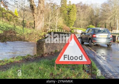 Kidderminster, Royaume-Uni. 25 novembre 2024. Météo britannique : une journée de soleil brillant glorieux. Les services normaux pour beaucoup sont repris après la tempête Bert dans les Midlands, après un week-end turbulent et orageux. Crédit : Lee Hudson/Alamy Live News Banque D'Images