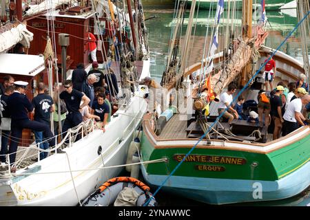 Sainte Jeanne (sloop côtier,1912), belle Poule (goélette islandaise). Port de Granville (Manche, Normandie, France). Banque D'Images