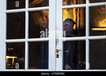 FRANCE-POLITIQUE-GOUVERNEMENT-OPPOSITION-le premier ministre Michel Barnier à l'Hôtel de Matignon pour rencontrer les chefs des groupes parlementaires. À Paris, le 25 novembre 2024. PARIS ILE-DE-FRANCE FRANCE COPYRIGHT : XANDREAXSAVORANIXNERIX FRANCE-POLITICS-GOVERNMENT-OPPOS ASAVORANINERI-22 Banque D'Images