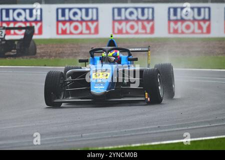 Yuhao Fu, Virtuosi Racing, ROKiT F4 British Championship, certifié par la FIA, trois courses de vingt minutes durant le week-end sur le Silverstone National Banque D'Images