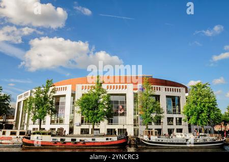 Plan extérieur de Stopera, un complexe de bâtiments à Amsterdam, pays-Bas, abritant à la fois l'hôtel de ville d'Amsterdam et l'opéra et le ballet nationaux néerlandais Banque D'Images