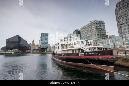 MV Royal Daffodil dans sa nouvelle maison permanente de Canning Dock sur le front de mer de Liverpool vu le 24 novembre 2024 avant son ouverture au public en tant que f Banque D'Images