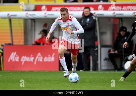 Regensburg, Deutschland. 24 novembre 2024. Fussball ; Spieltag 13 ; 2. Bundesliga ; saison 2024/2025, Jahn Regensburg gegen FC Magdeburg AM 24.11.2024 in Regensburg UBz : 15 Sebastian Ernst, Jahn Regensburg. Crédit : dpa/Alamy Live News Banque D'Images