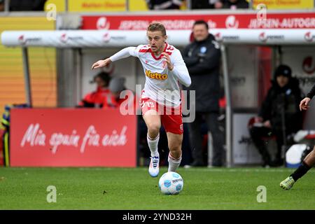 Regensburg, Deutschland. 24 novembre 2024. Fussball ; Spieltag 13 ; 2. Bundesliga ; saison 2024/2025, Jahn Regensburg gegen FC Magdeburg AM 24.11.2024 in Regensburg UBz : 15 Sebastian Ernst, Jahn Regensburg. Crédit : dpa/Alamy Live News Banque D'Images