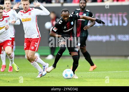 Regensburg, Deutschland. 24 novembre 2024. Fussball ; Spieltag 13 ; 2. Bundesliga ; saison 2024/2025, Jahn Regensburg gegen FC Magdeburg AM 24.11.2024 in Regensburg UBz : 25 Silas Gnaka, 1.FC Magdeburg. Crédit : dpa/Alamy Live News Banque D'Images