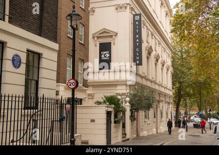 LONDRES - 21 NOVEMBRE 2024 : Kit Kat Club au Playhouse Theatre, spectacle musical de cabaret. Banque D'Images