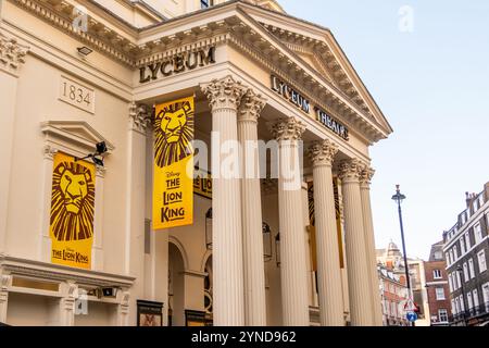 LONDRES - 21 NOVEMBRE 2024 : Lyceum Theatre, siège de la comédie musicale Lion King très populaire et à succès dans le West End de Londres Banque D'Images