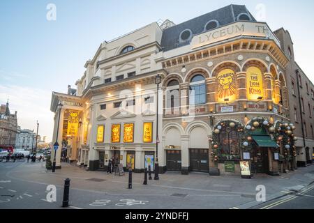 LONDRES - 21 NOVEMBRE 2024 : Lyceum Theatre, siège de la comédie musicale Lion King très populaire et à succès dans le West End de Londres Banque D'Images