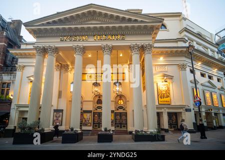 LONDRES - 21 NOVEMBRE 2024 : Lyceum Theatre, siège de la comédie musicale Lion King très populaire et à succès dans le West End de Londres Banque D'Images