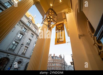 LONDRES - 21 NOVEMBRE 2024 : Lyceum Theatre, siège de la comédie musicale Lion King très populaire et à succès dans le West End de Londres Banque D'Images