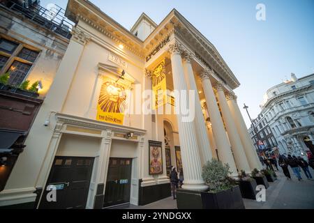 LONDRES - 21 NOVEMBRE 2024 : Lyceum Theatre, siège de la comédie musicale Lion King très populaire et à succès dans le West End de Londres Banque D'Images