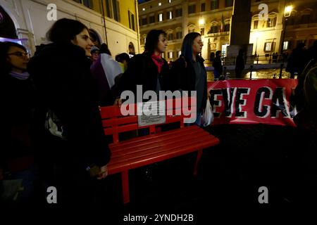 Roma, Italie. 25 novembre 2024. Organizzazioni femministe e centri antiviolenza davanti a Montecitorio in occasione della giornata internazionale contro la violenza sulle donne - Luned&#xec ; 25 novembre 2024 - Cronaca - (foto di Cecilia Fabiano/LaPresse) organisations féministes et centres de lutte contre la violence devant Montecitorio LaLadonne à l'occasion de la Journée internationale contre la violence &#x2014 ; Rome, Italie - lundi 25 novembre 2024, Italie - photo de Cilia/Cpress (News) Alecy Presse/Cilia LaPresse Banque D'Images