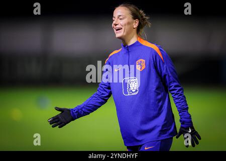 Zeist, pays-Bas. 25 novembre 2024. ZEIST, PAYS-BAS - NOVEMBRE 25 : Lynn Wilms des pays-Bas fait des gestes lors de la séance d'entraînement de l'équipe néerlandaise de football féminin avant le match amical entre les pays-Bas et la Chine au campus KNVB le 25 novembre 2024 à Zeist, pays-Bas. (Photo de Peter Lous/Orange Pictures) crédit : Orange pics BV/Alamy Live News Banque D'Images