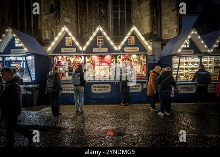 Eröffnung der Weihnachtsmärkte in Münster. Lichtermarkt a préparé Lamberti. Münster, Rhénanie-du-Nord-Westphalie, DEU, Deutschland, 25.11.2024 *** ouverture des marchés de Noël à Münster Lichtermarkt St Lamberti Münster, Rhénanie-du-Nord-Westphalie, DEU, Allemagne, 25 11 2024 Banque D'Images