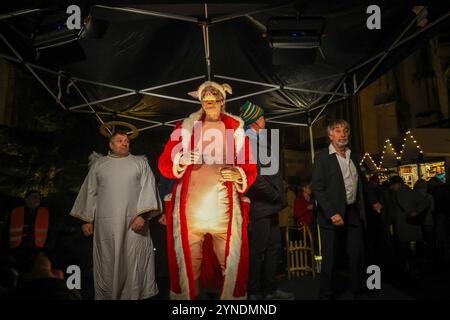 Eröffnung der Weihnachtsmärkte in Münster. Auftritt der A-cappella-Gruppe 6-Zylinder. Münster, Rhénanie du Nord-Westphalie, DEU, Deutschland, 25.11.2024 *** ouverture des marchés de Noël à Münster représentation du groupe a cappella 6 Zylinder Münster, Rhénanie du Nord-Westphalie, DEU, Allemagne, 25 11 2024 Banque D'Images