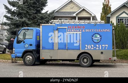 Calgary, Alberta, Canada. 17 octobre 2023. Un camion de nettoyage de fourneaux et de conduits Banque D'Images