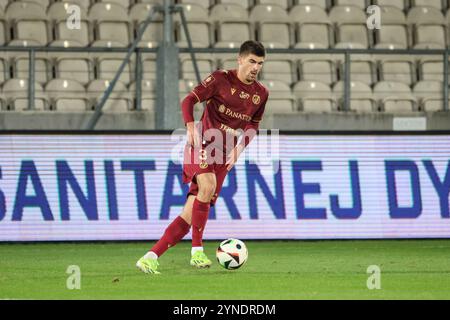 Cracovie, Pologne. 25 novembre 2024. Football 2024 2025 PKO BP Ekstraklasa Puszcza Niepolomice vs Widzew Lodz op : SAMUEL KOZLOVSKÝ crédit : Konrad Swierad/Alamy Live News Banque D'Images