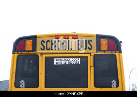 Un gros plan jusqu'au sommet d'un autobus scolaire Banque D'Images