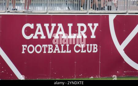 Calgary, Alberta, Canada. 17 juillet 2023. Un panneau Cavalry Football Club sur un mur Banque D'Images