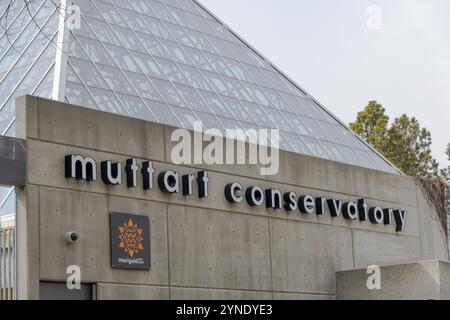 Edmonton, Alberta, Canada. 30 mars 2023. Le panneau d'entrée du Conservatoire Muttart Banque D'Images