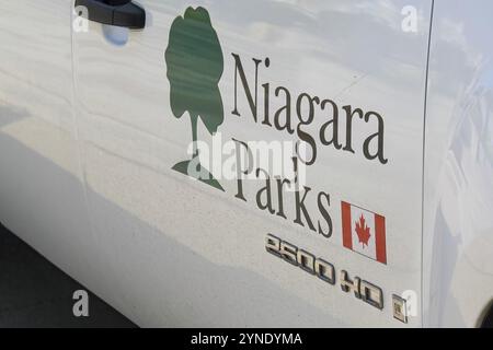 Niagara, Ontario, Canada. 2 janvier 2024. Gros plan sur le logo Niagara Parks sur un véhicule Banque D'Images