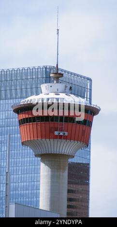 Calgary, Alberta, Canada. 25 mai 2024. Le sommet de l'édifice de la tour de Calgary Banque D'Images