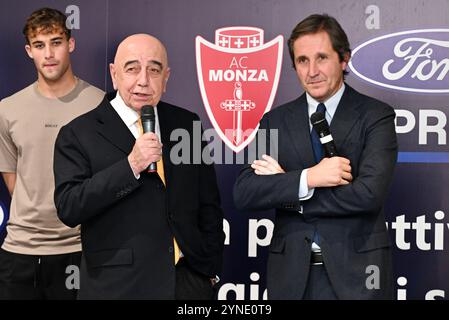 Monza, Italie. 25 novembre 2024. Adriano Galliani, PDG d'AC Monza, et Andrea Mazza, gardienne de but, avec les cadres de Ford lors de l'événement B2B, au Ford Interauto à Monza, en Italie - lundi 25 novembre 2024. Sport - Soccer (photo AC Monza/LaPresse par Studio Buzzi) crédit : LaPresse/Alamy Live News Banque D'Images