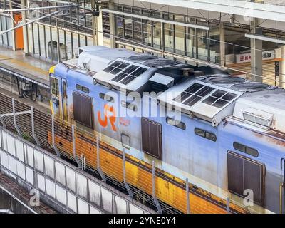 Shiga, Japon. 11 novembre 2023. Un gros plan sur un moteur de train japonais Banque D'Images
