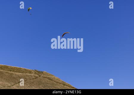 Parapente, Mam Tor, sommet des High Peaks, Castleton, Derbyshire, Angleterre, Royaume-Uni, Europe Banque D'Images