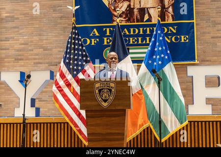 New York, États-Unis. 25 novembre 2024. Le maire Eric Adams parle avant de prêter serment à Jessica Tisch en tant que commissaire de police au One police Plaza de New York le 25 novembre 2024. (Photo de Lev Radin/Sipa USA) crédit : Sipa USA/Alamy Live News Banque D'Images