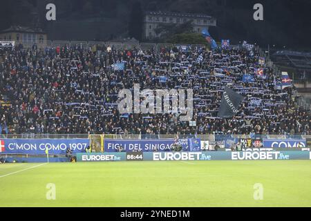 Como, Italie. 24 novembre 2024. Les supporters de Côme de Côme se disputent le match de football Serie A Enilive 2024/2025 entre Côme et Fiorentina au stade Giuseppe Sinigaglia de Côme, dans le nord de l'Italie - dimanche 24 novembre 2024. Sport - Football. (Photo de Antonio Saia/LaPresse) crédit : LaPresse/Alamy Live News Banque D'Images