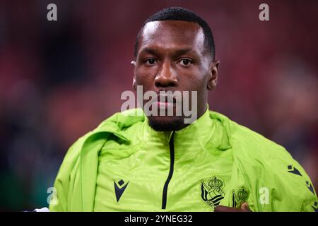 Sheraldo Becker de Real Sociedad regarde pendant le match LaLiga EA Sports entre Athletic Club contre Real Sociedad à San Mames le 24 novembre 2024 Banque D'Images