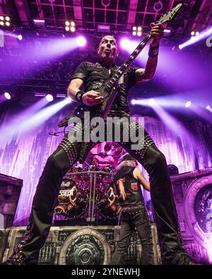 Wolf Hoffmann d'Accept jouant en live le 25 novembre 2024 Banque D'Images