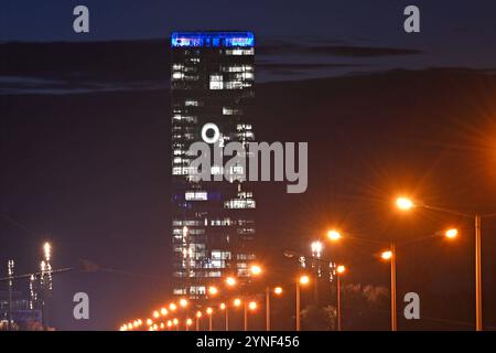 Sitz von des Telekommunikationsunternehem O2, Telefonica à Muenchen. Hochhaus, Gebaeude. *** Siège de la société de télécommunications O2, Telefonica dans le bâtiment de Munich Banque D'Images