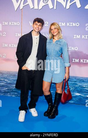 Disney Premiere - Vaiana 2 Noah Miguel Oechsle Rodriguez und Lara Spengler BEI der Premiere zum neuen Disney Kinofilm Vaiana 2 im Zoo Palast AM 25.11.2024 à Berlin. *** Disney Premiere Vaiana 2 Noah Miguel Oechsle Rodriguez et Lara Spengler à la première du nouveau film Disney Vaiana 2 au Zoo Palast le 25 11 2024 à Berlin Copyright : xEventpressxKochanx Banque D'Images
