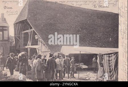 Carte postale de Dives-sur-mer - le marché en 1903. Banque D'Images