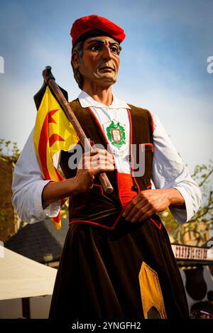 Défilé de grosses têtes et de géants (nans i gegants) à la foire de printemps de Navàs en 2015 (Bages, Barcelone, ​​Catalonia, Espagne) Banque D'Images