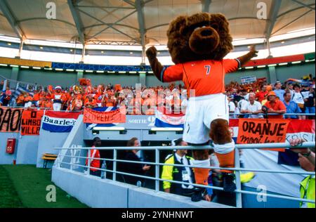 Mascotte coupe du monde à vendre - Shopping Participatif
