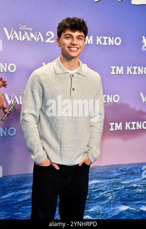 Noah Miguel Oechsle Rodriguez BEI der Premiere des Animationsfilms Vaiana 2 / Moana 2 im Zoo Palast. Berlin, 25.11.2024 *** Noah Miguel Oechsle Rodriguez à la première du film d'animation Vaiana 2 Moana 2 au Zoo Palast Berlin, 25 11 2024 Foto:Xn.xKubelkax/xFuturexImagex vaiana berlin 4132 Banque D'Images