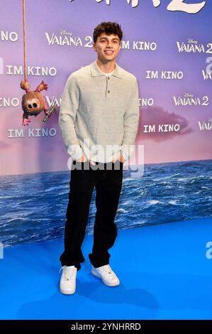 Noah Miguel Oechsle Rodriguez BEI der Premiere des Animationsfilms Vaiana 2 / Moana 2 im Zoo Palast. Berlin, 25.11.2024 *** Noah Miguel Oechsle Rodriguez à la première du film d'animation Vaiana 2 Moana 2 au Zoo Palast Berlin, 25 11 2024 Foto:Xn.xKubelkax/xFuturexImagex vaiana berlin 4131 Banque D'Images