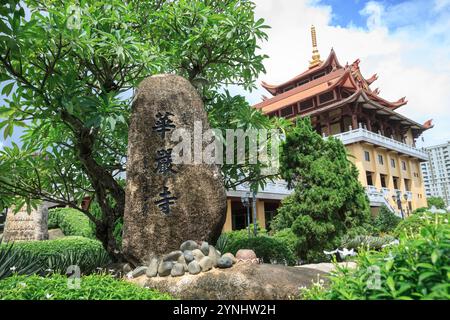 Hue Nghiem Pagoda in 299B Luong Dinh Cua Street, Binh Khanh Ward, District 2, Hô Chi Minh ville 70000, Vietnam Banque D'Images