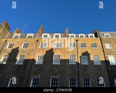 Londres, Royaume-Uni. 26 novembre 2024. Façades de maisons à Londres. Crédit : Julia Kilian/dpa/Alamy Live News Banque D'Images