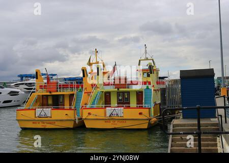 Poole, Dorset, Angleterre. 2 octobre 2024. La Maid of the Harbour et la Maid of Poole, à des ferries jaunes amarrés dans le port. Banque D'Images