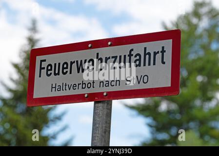 Panneau de signalisation avec l'inscription 'Feuerwehrzufahrt', traduction 'pompiers access' Banque D'Images