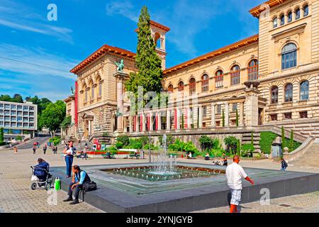 Place de la Riponne, Musée cantonal des beaux arts Lausanne, Fontaine de la Riponne Banque D'Images