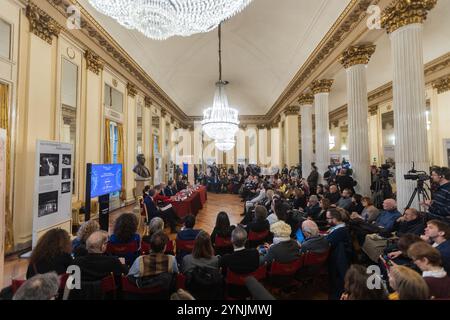 Milan, Italie. 26 novembre 2024. Conferenza stampa per presentare "la forza del destino" l'Opera inaugurale della Stagione 2024/2025 del Teatro alla Scala - Milano, Italia - Marted&#xec;, 26 novembre 2024 (photo Stefano Porta/LaPresse) Conférence de presse pour présenter "la forza del Destino", l'opéra inaugural de la saison 2024/2025 du Teatro alla Scala - Milan, Italie - mardi 26 novembre 2024 (photo Stefano Porta/Live presse) Banque D'Images