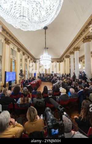 Milan, Italie. 26 novembre 2024. Conferenza stampa per presentare "la forza del destino" l'Opera inaugurale della Stagione 2024/2025 del Teatro alla Scala - Milano, Italia - Marted&#xec;, 26 novembre 2024 (photo Stefano Porta/LaPresse) Conférence de presse pour présenter "la forza del Destino", l'opéra inaugural de la saison 2024/2025 du Teatro alla Scala - Milan, Italie - mardi 26 novembre 2024 (photo Stefano Porta/Live presse) Banque D'Images