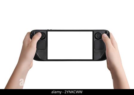 Vue à plat ou de face des mains tenant une console de jeu portable noire avec écran et arrière-plan isolés, parfait pour les maquettes et la technologie Banque D'Images